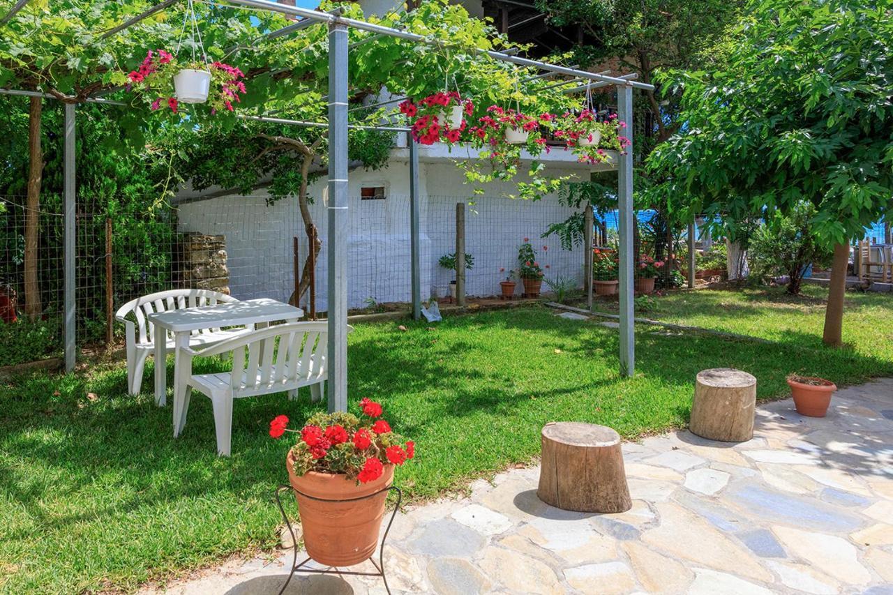 Agapitos Apartments Nikiti  Ngoại thất bức ảnh